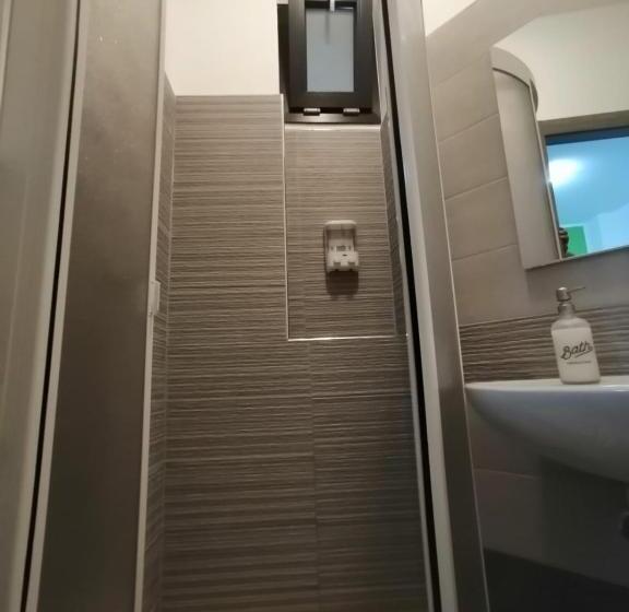 スタンダードルーム, La Trinacria