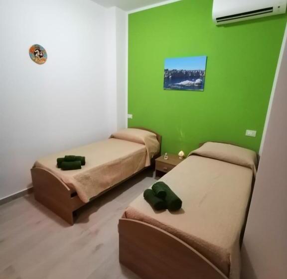 スタンダードルーム, La Trinacria