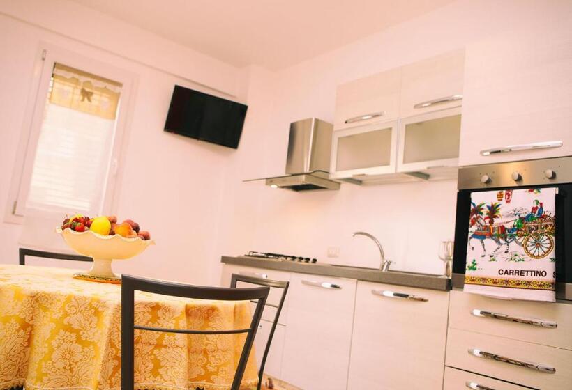 ファミリーステューディオ, La Trinacria