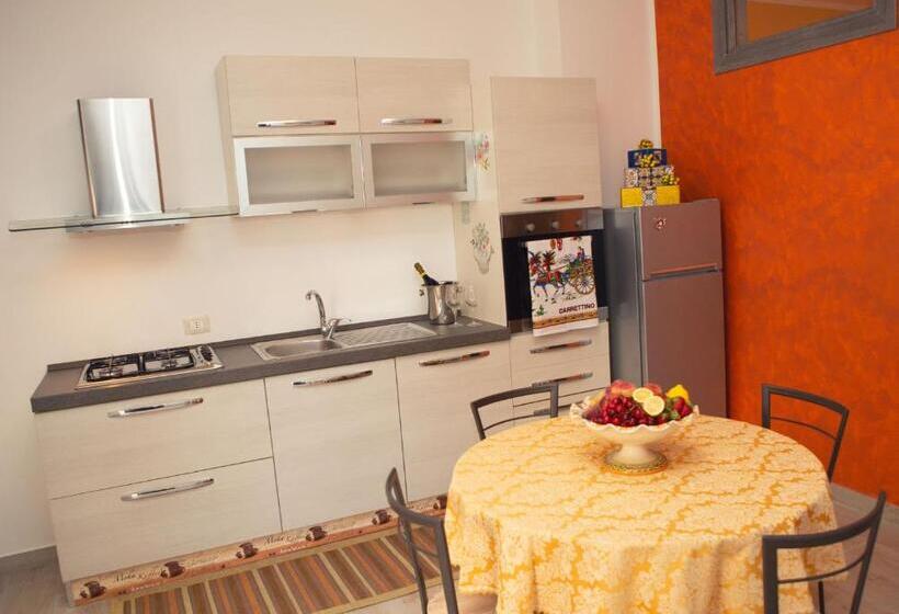 ファミリーステューディオ, La Trinacria