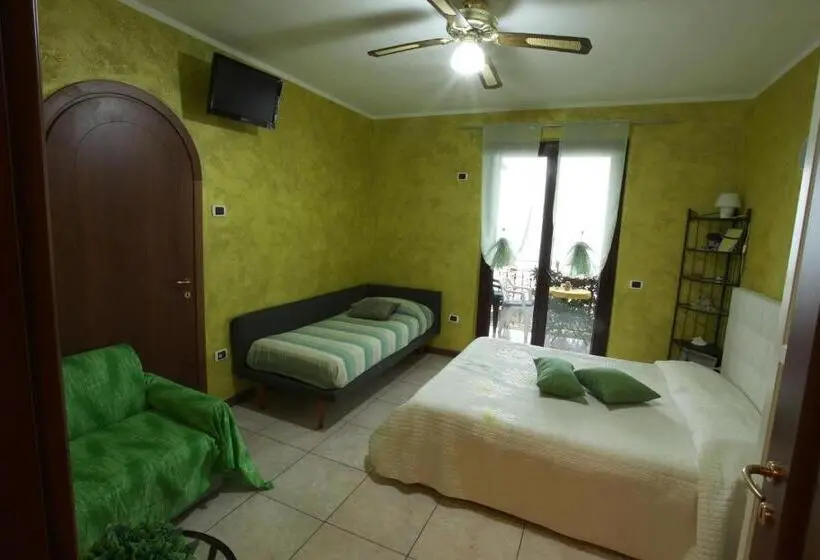 Standardi kolmen hengen huone ulkopuolinen kylpyhuone, B&b Villa Anita