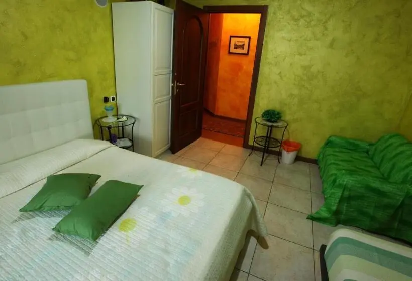 Standardi kolmen hengen huone ulkopuolinen kylpyhuone, B&b Villa Anita