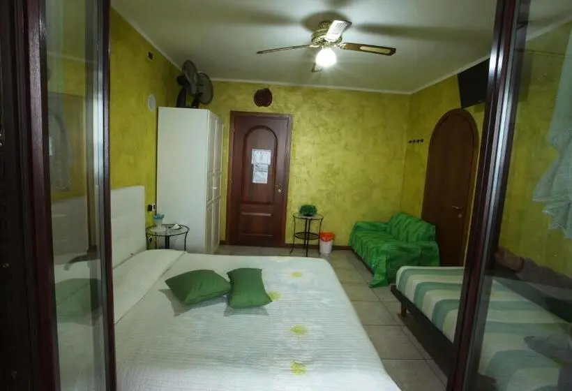 Standardi kolmen hengen huone ulkopuolinen kylpyhuone, B&b Villa Anita
