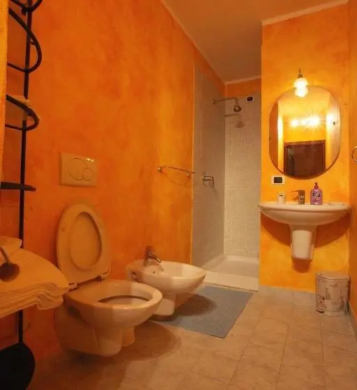 Standardi kolmen hengen huone ulkopuolinen kylpyhuone, B&b Villa Anita
