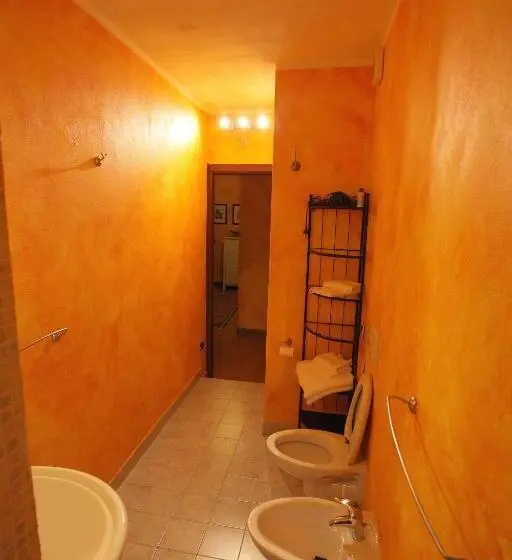 Standardi kolmen hengen huone ulkopuolinen kylpyhuone, B&b Villa Anita