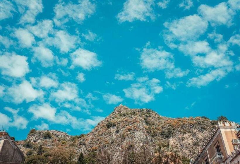 סוויטת ג'וניור עם מרפסת, A Coffa Rooms