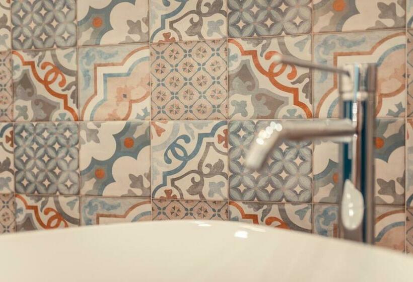 סוויטת ג'וניור עם מרפסת, A Coffa Rooms