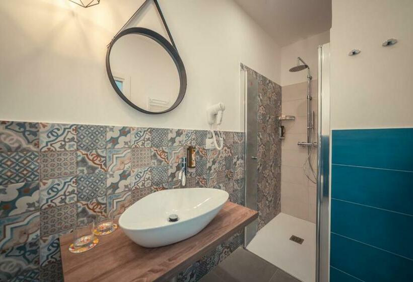 Полулюкс с Балконом, A Coffa Rooms