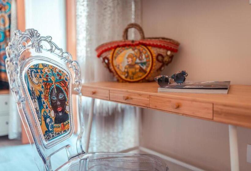 סוויטת ג'וניור עם מרפסת, A Coffa Rooms