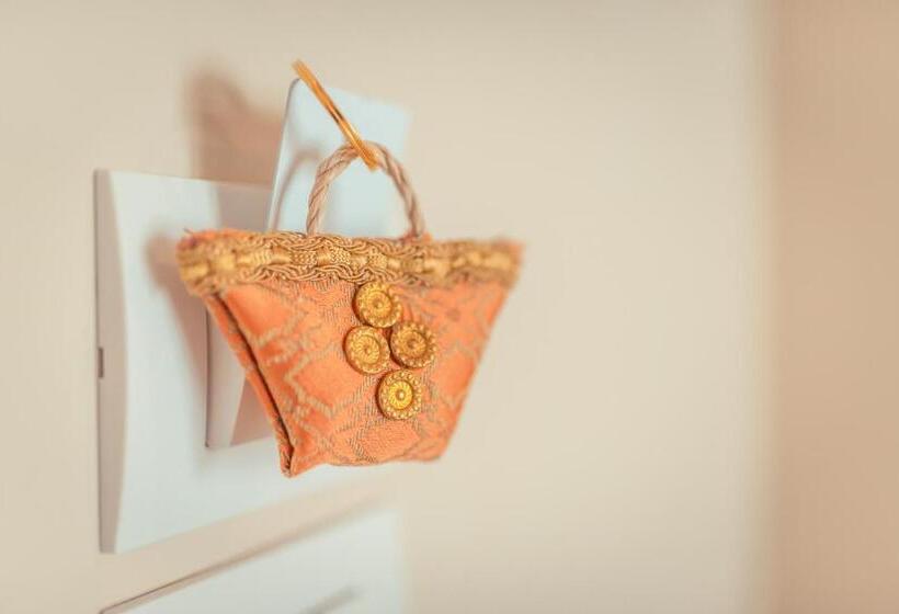 חדר סטנדרט לשלושה, A Coffa Rooms