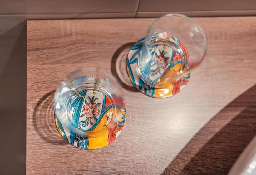 חדר סטנדרט לשלושה, A Coffa Rooms