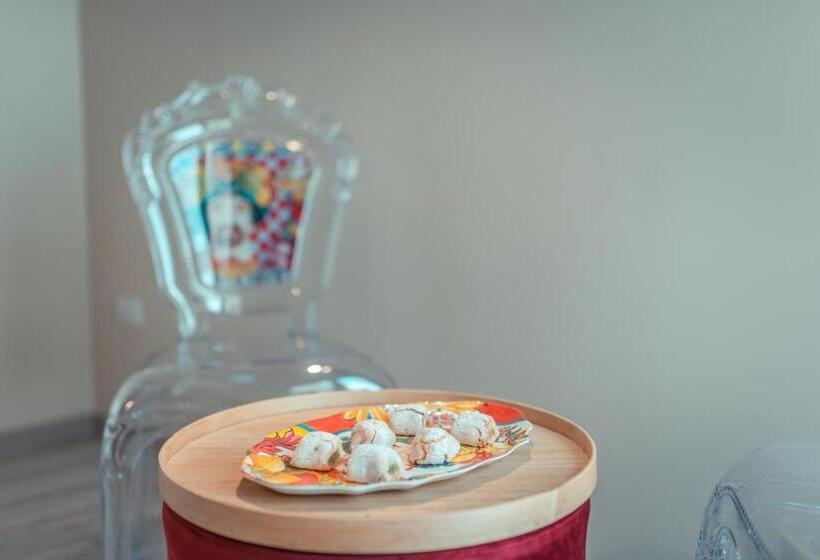 חדר סטנדרט לשלושה, A Coffa Rooms