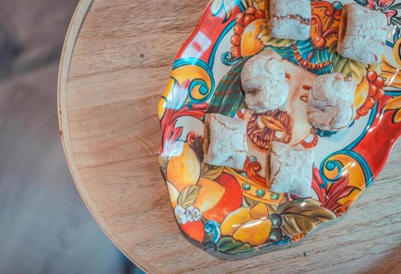 חדר סטנדרט לשלושה, A Coffa Rooms