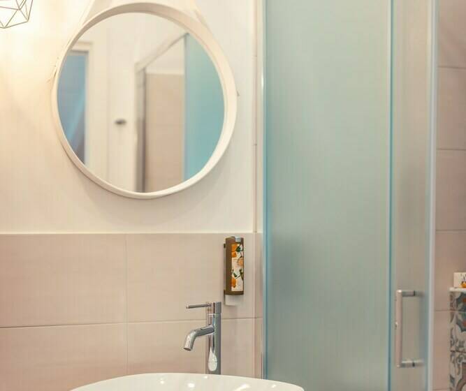 חדר סטנדרט, A Coffa Rooms