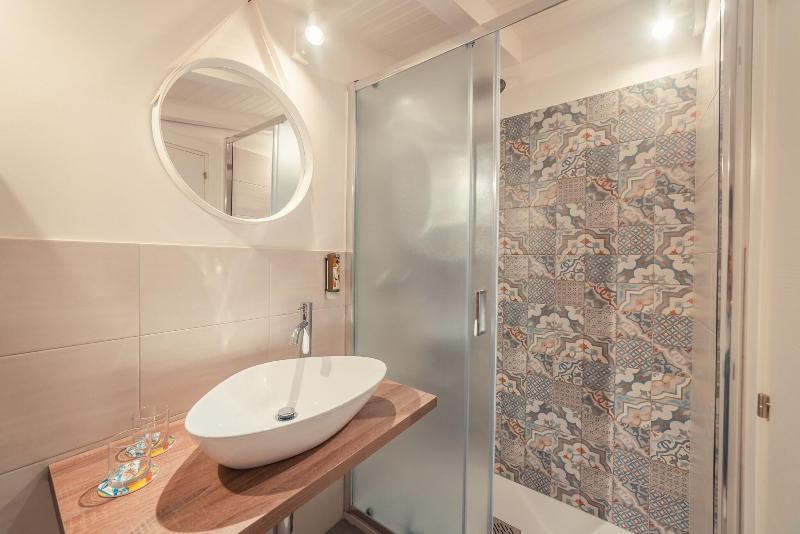 חדר סטנדרט לשלושה, A Coffa Rooms