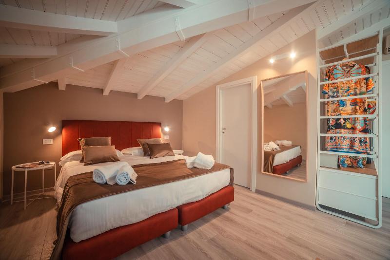 חדר סטנדרט לשלושה, A Coffa Rooms