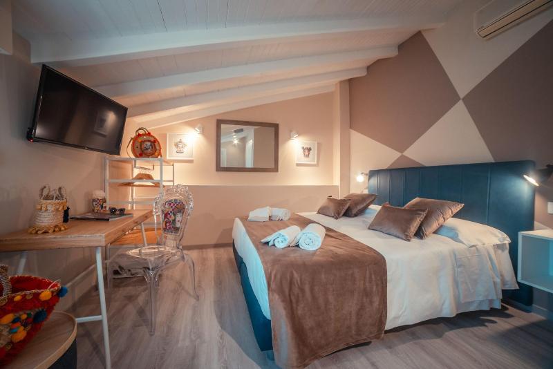 חדר סטנדרט, A Coffa Rooms