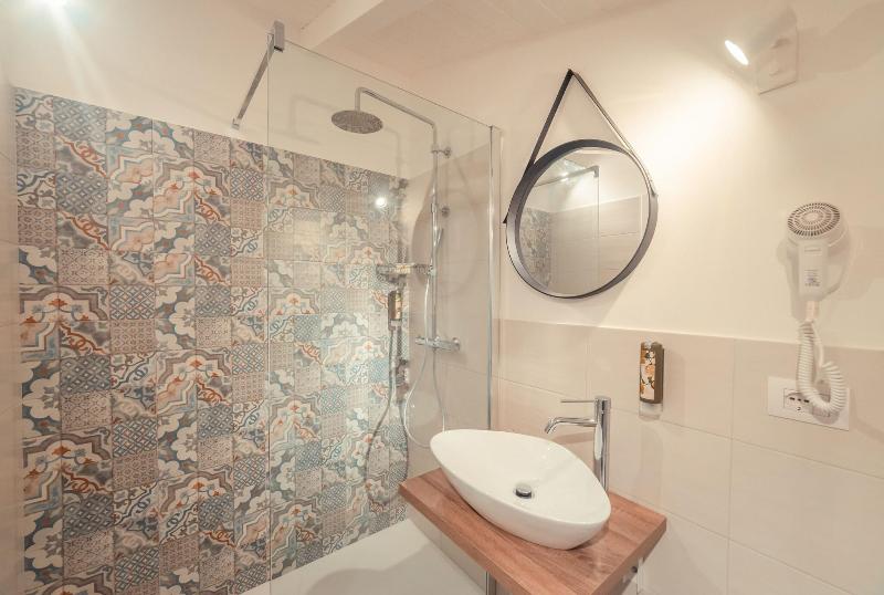 חדר סטנדרט, A Coffa Rooms