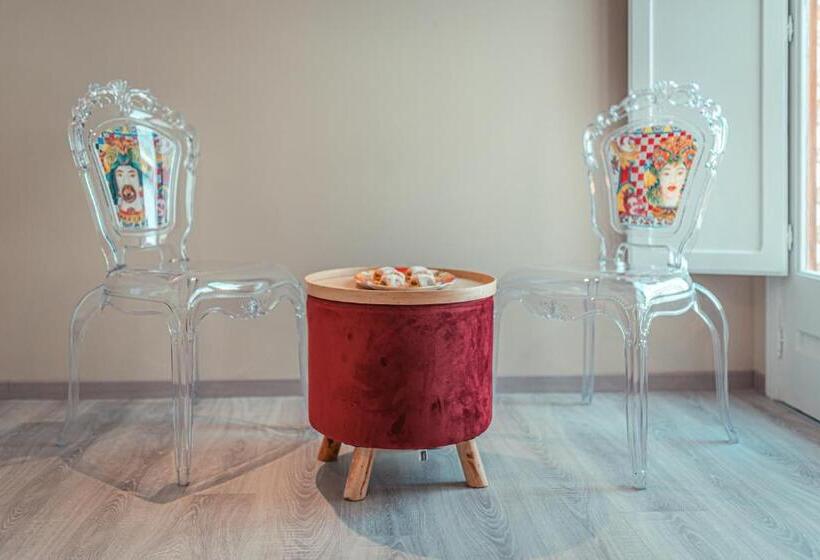 חדר סטנדרט לשלושה, A Coffa Rooms