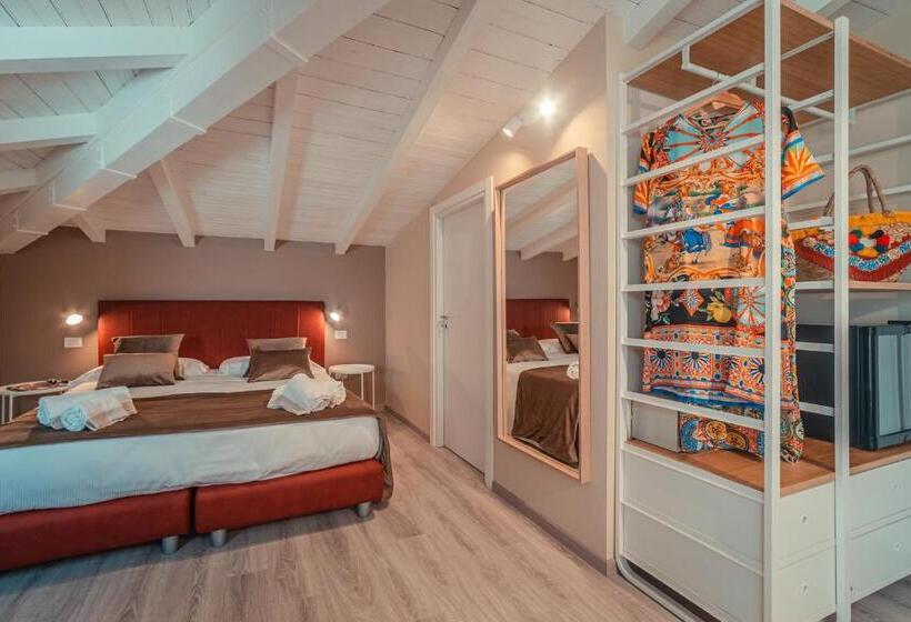 חדר סטנדרט לשלושה, A Coffa Rooms