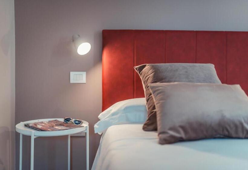 חדר סטנדרט לשלושה, A Coffa Rooms