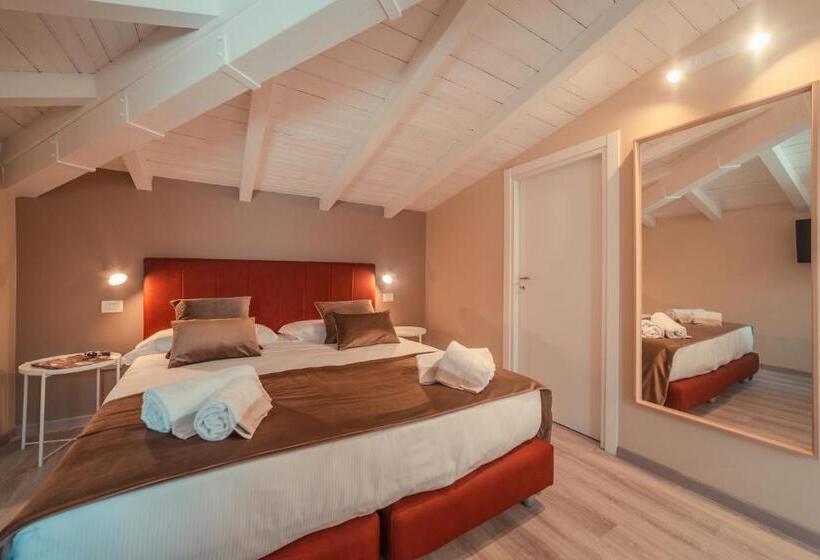 חדר סטנדרט לשלושה, A Coffa Rooms