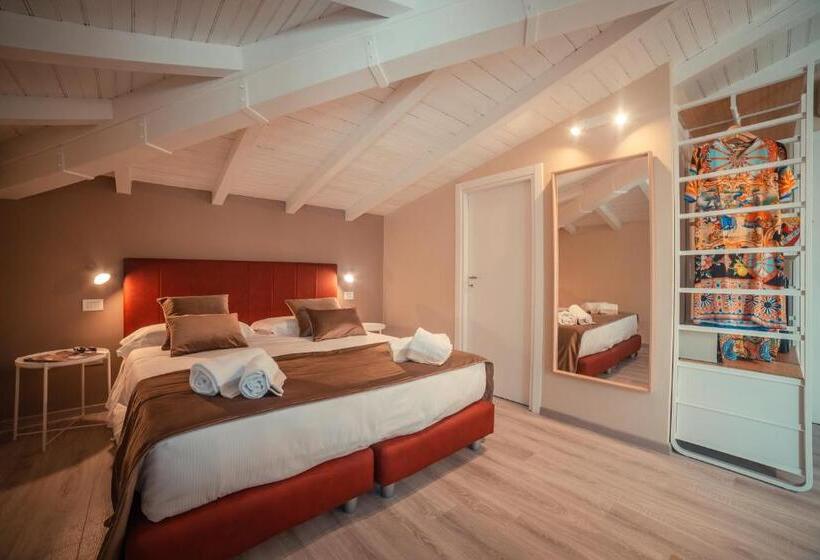 חדר סטנדרט לשלושה, A Coffa Rooms