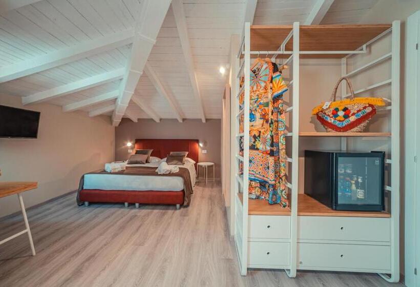 חדר סטנדרט לשלושה, A Coffa Rooms