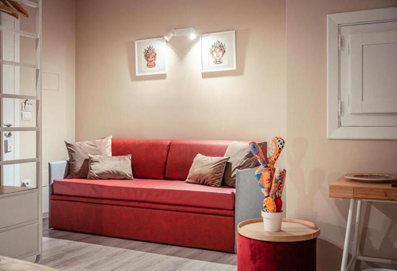 חדר סטנדרט לשלושה, A Coffa Rooms