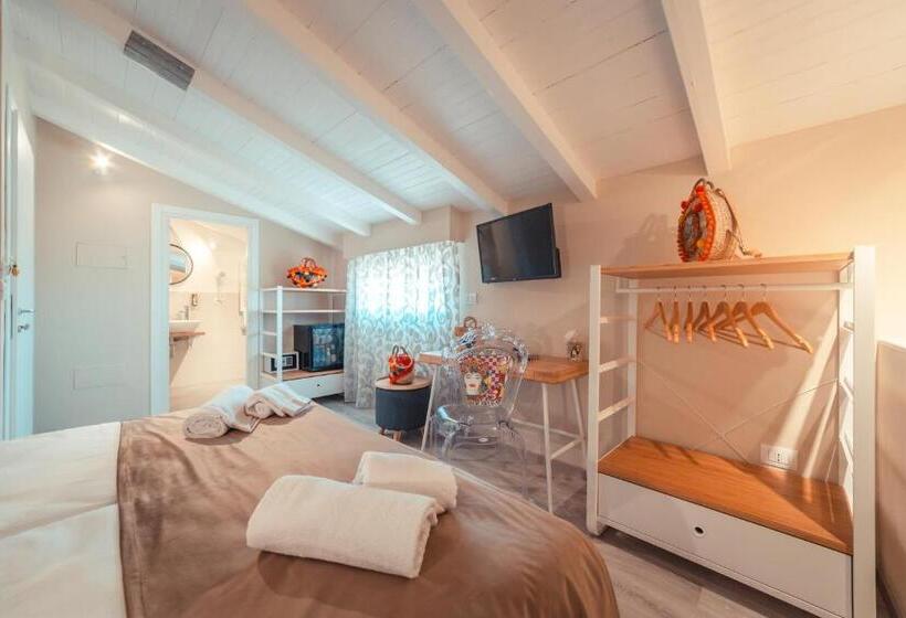 חדר סטנדרט, A Coffa Rooms