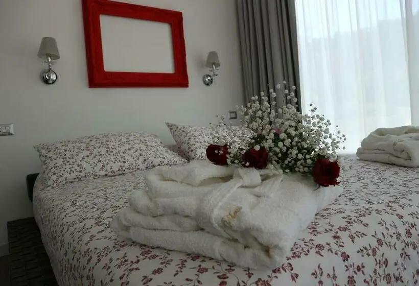 バスタブ付きスタンダードルーム, Max Luxury Suite   Servizio Spiaggia Inclusa