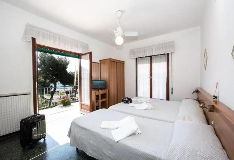 景色の見えるスタンダード４人部屋, Tirreno