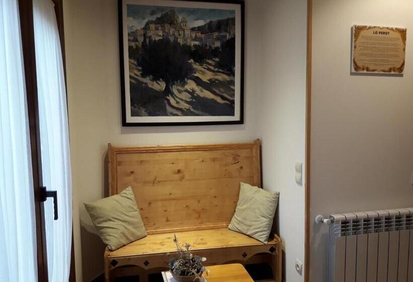 Семейный Полулюкс, Hostal Casa Barcelo