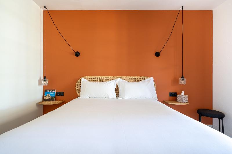 家庭间, Hôtel La Garrigue & Bar Piscine