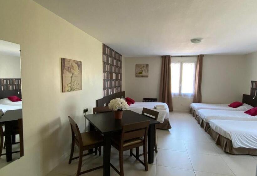 غرفة عائلية برستيج, Logis Hostellerie De L Abbaye