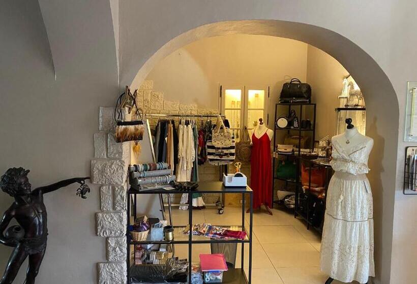 غرفة عائلية برستيج, Logis Hostellerie De L Abbaye