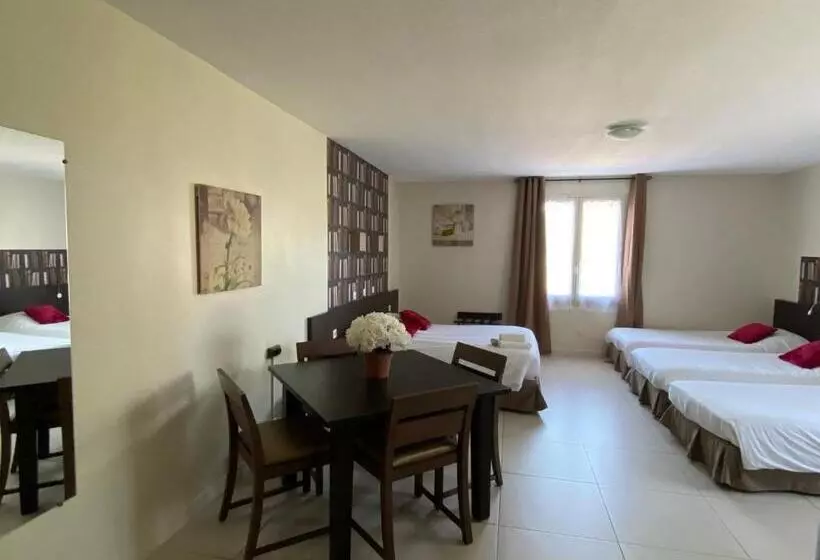 スタンダード４人部屋, Logis Hostellerie De L Abbaye