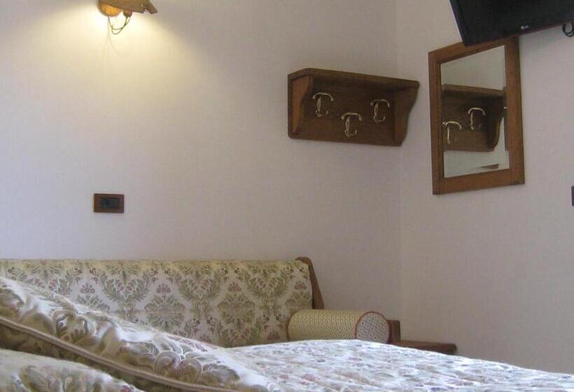 غرفة قياسية ثلاثية, Villa Plinia