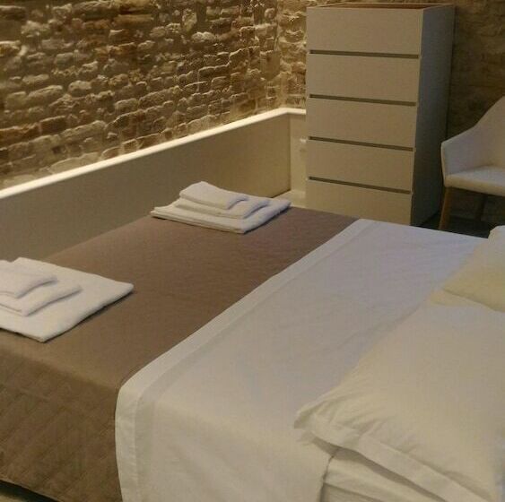 סטודיו משפחתי, B&b Dimora Damiani