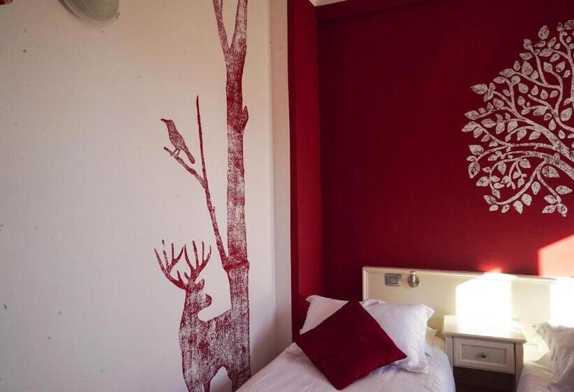 חדר דלוקס לשלושה, Il Crinale