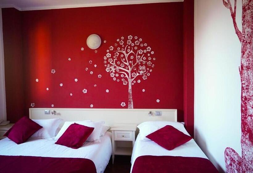 חדר דלוקס לשלושה, Il Crinale