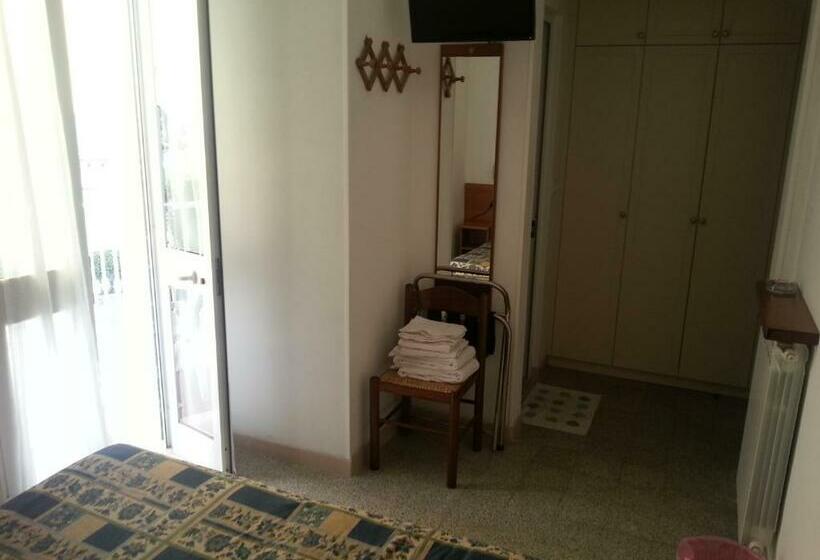 バルコニー付きスタンダードルーム, Margot