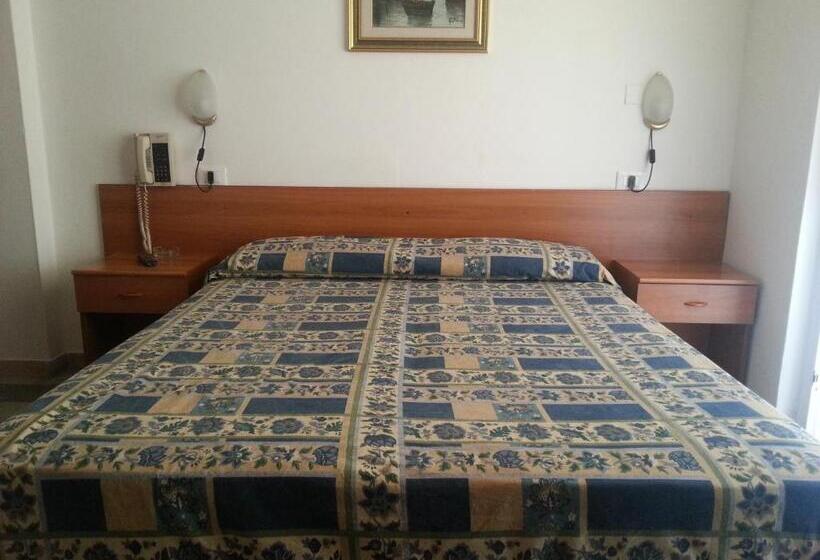 バルコニー付きスタンダードトリプルルーム, Margot