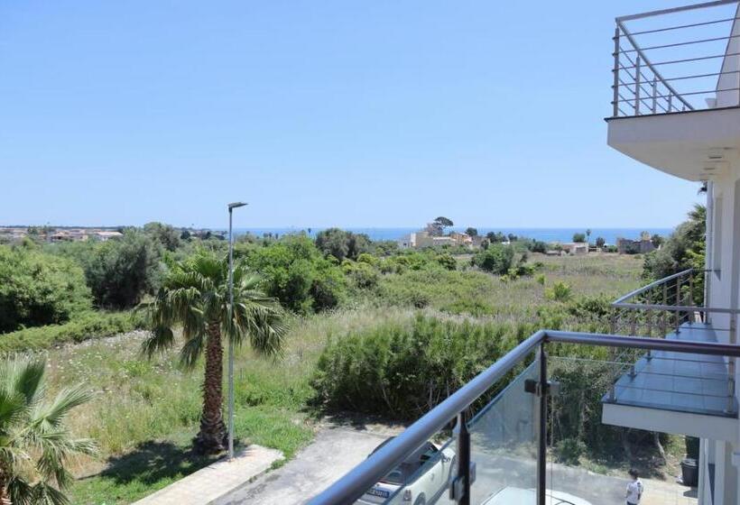 חדר דלוקס לשלושה עם נו לים, Sunrise B&b Sicilia Avola