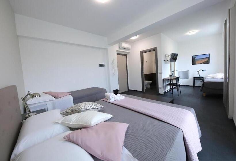 Четырехместный Номер Стандарт с Балконом, Sunrise B&b Sicilia Avola