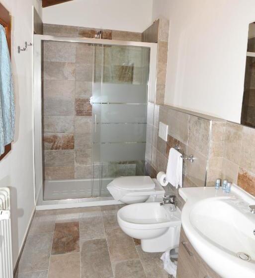 חדר סופריור לשלושה, La Valle Di Anna