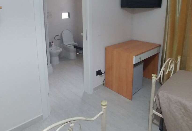 غرفة قياسية ثلاثية, B&b I Portici