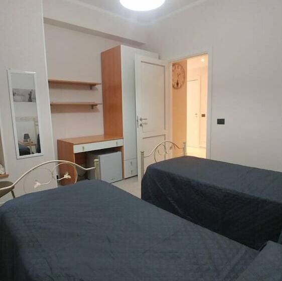 غرفة قياسية ثلاثية, B&b I Portici