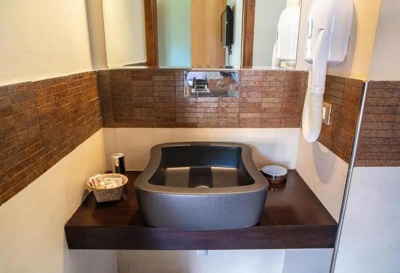 スーペリアトリプルルーム, Casena Mongerrati