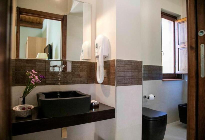 غرفة سوبيريور ثلاثية, Casena Mongerrati